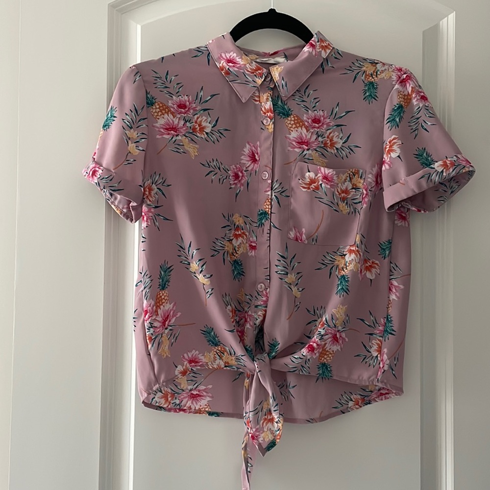 Women’s cropped top with tie in front